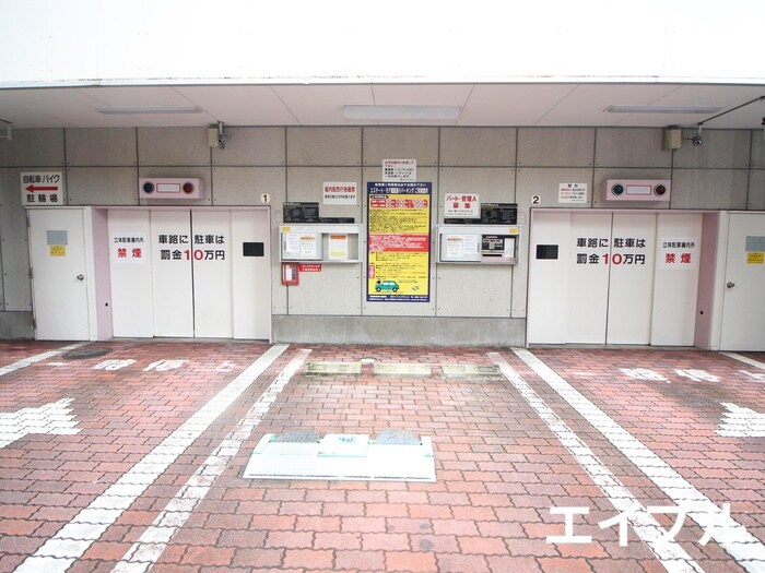 物件外観写真6　(駐車場)