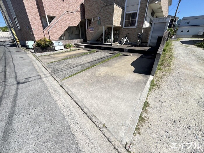 物件外観写真4　(駐車場)