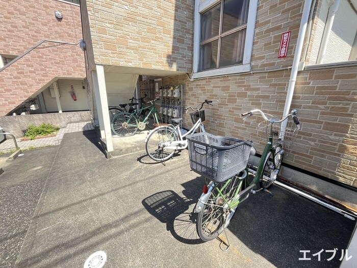 物件外観写真5　(駐輪場)