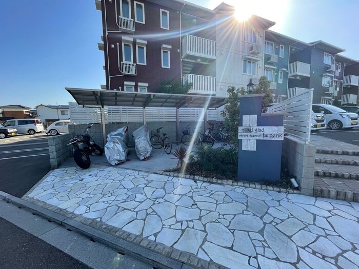 物件外観写真3　(駐輪場)