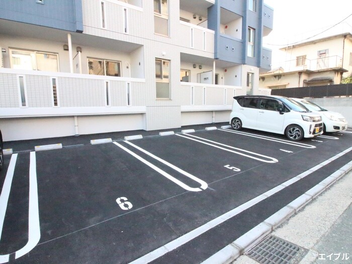 物件外観写真3　(駐車場)