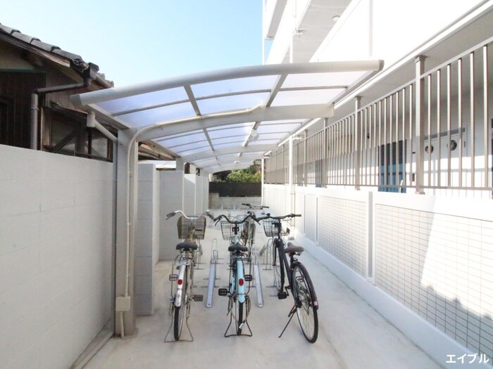 物件外観写真5　(駐輪場)