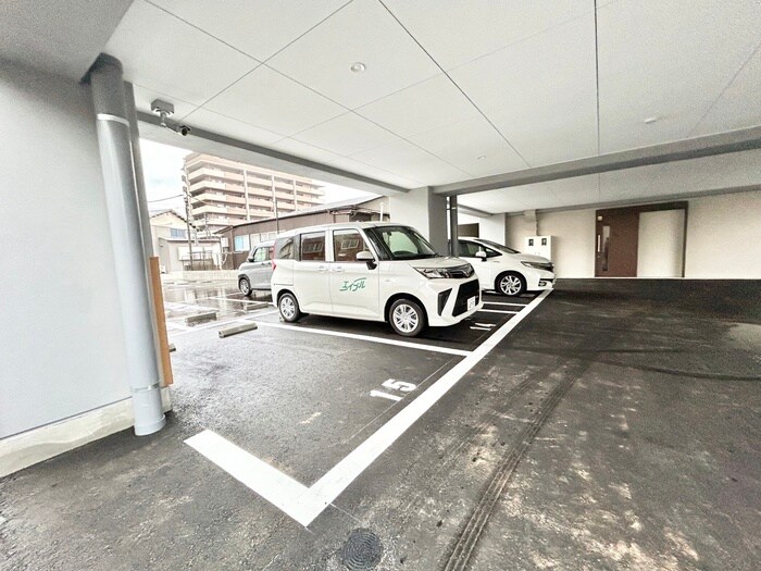 物件外観写真2　(駐車場)