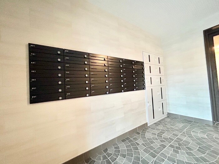 物件外観写真6　(エントランス部分)