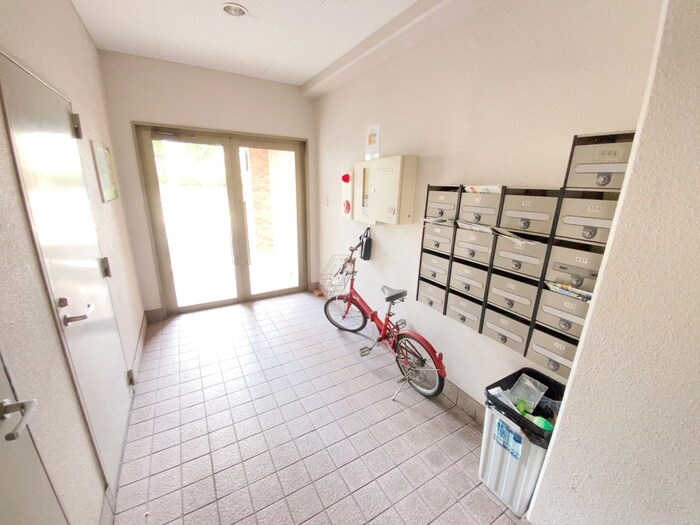 物件外観写真2　(エントランス部分)