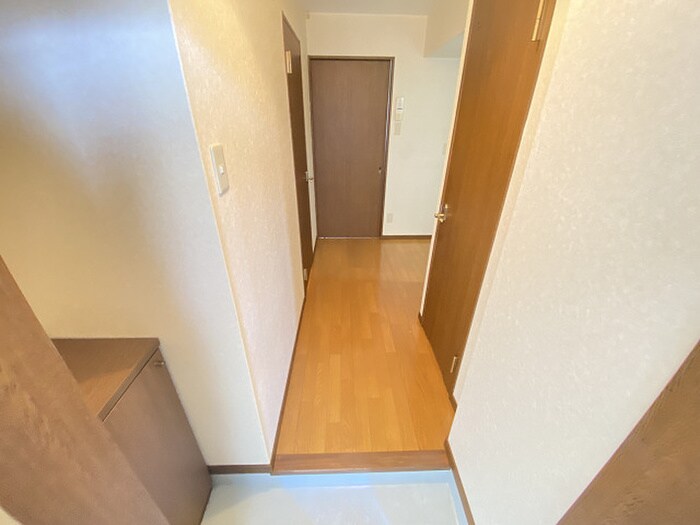 物件内観写真13　(玄関)