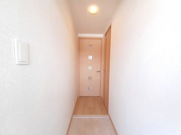 物件内観写真7　(玄関)