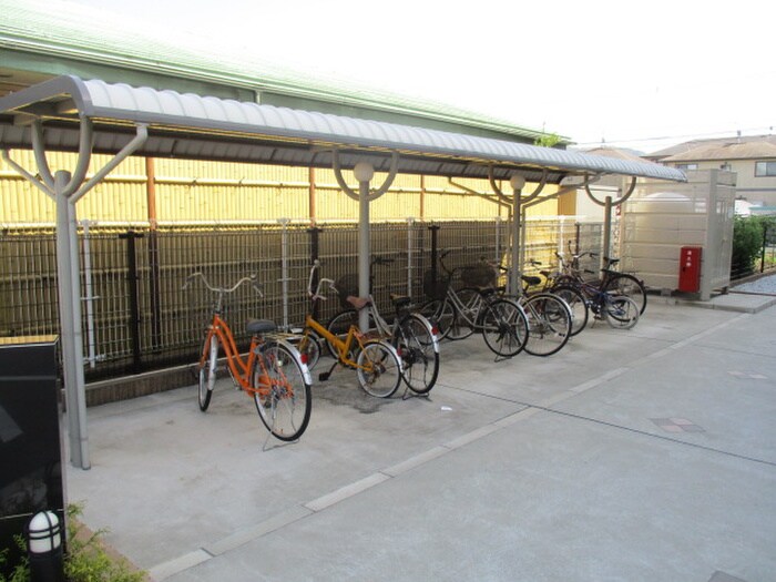 物件外観写真4　(駐輪場)