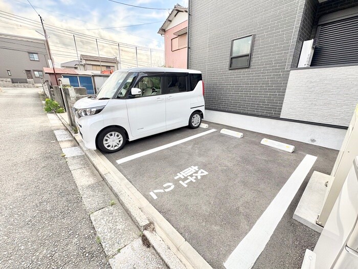 物件外観写真4　(駐車場)