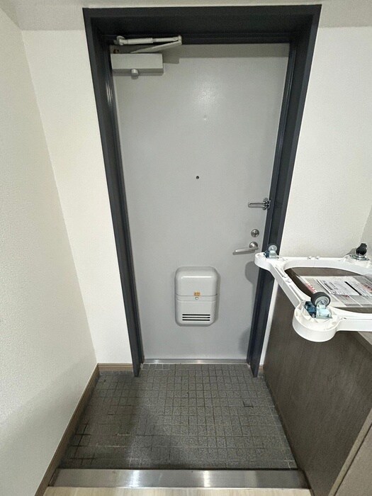 物件内観写真12　(玄関)