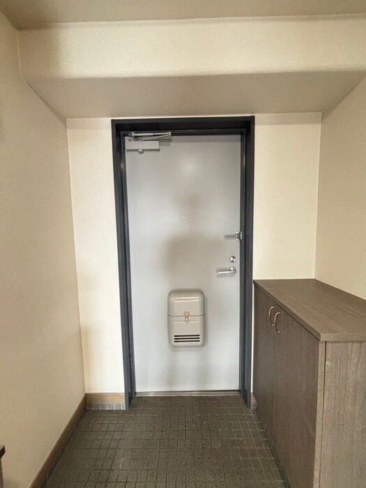 物件内観写真13　(玄関)