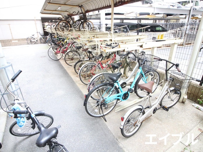 物件外観写真4　(駐輪場)