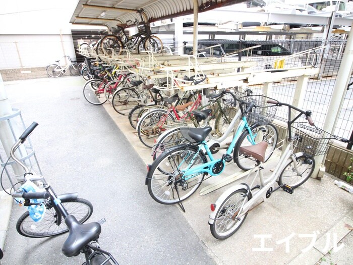 物件外観写真4　(駐輪場)