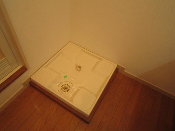 物件内観写真10　(洗濯機置場)