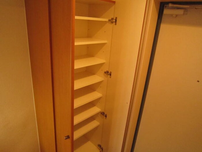 物件内観写真12　(靴箱)