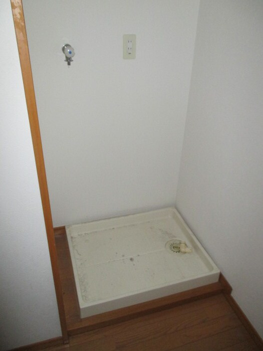 物件内観写真13　(洗濯機置場)