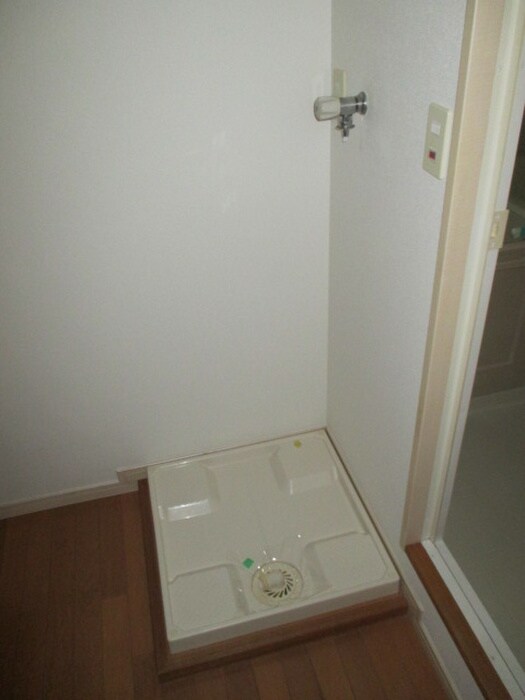 物件内観写真15　(洗濯機置場)