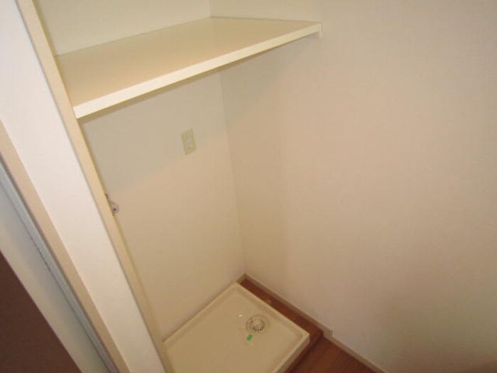 物件内観写真16　(洗濯機置場)