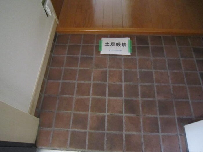 物件内観写真18　(玄関)