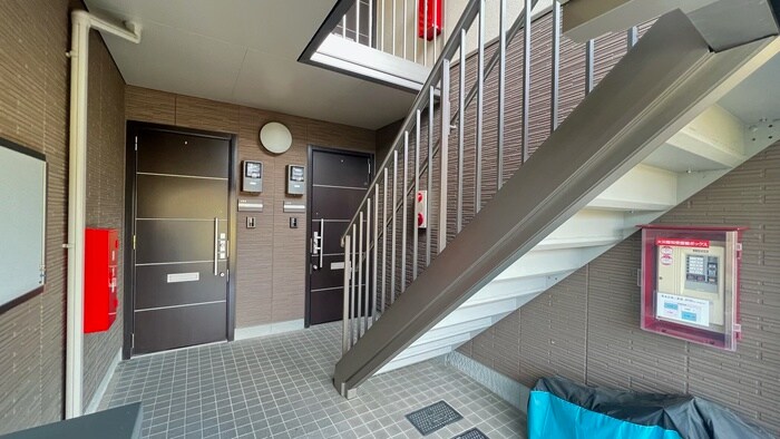 物件外観写真4　(エントランス部分)