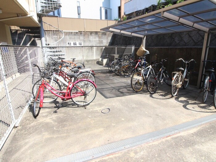 物件外観写真5　(駐輪場)