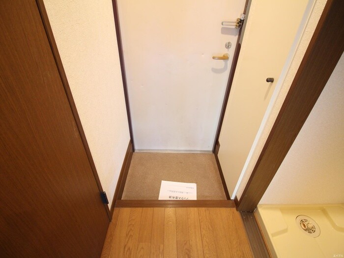 物件内観写真13　(玄関)