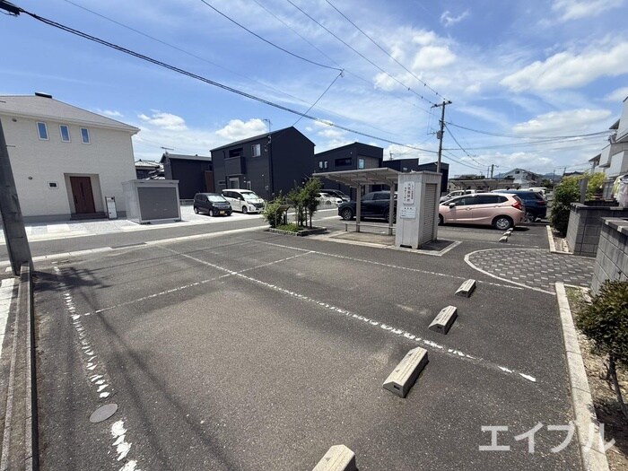 物件外観写真2　(駐車場)