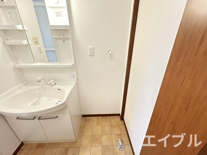 物件内観写真12　(洗濯機置場)