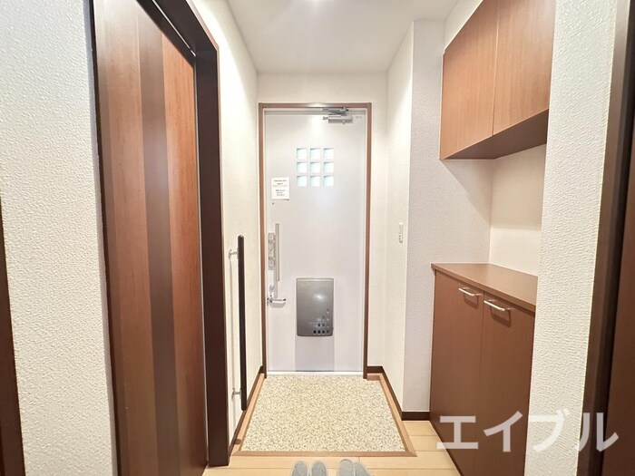 物件内観写真16　(玄関)