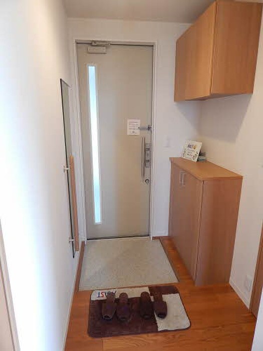 物件内観写真11　(玄関)