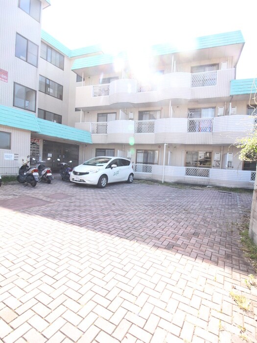 物件外観写真2　(駐車場)