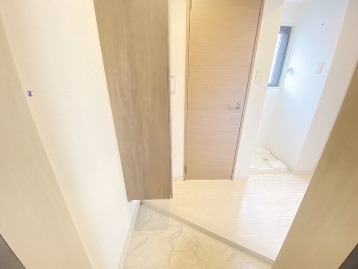 物件内観写真5　(玄関)