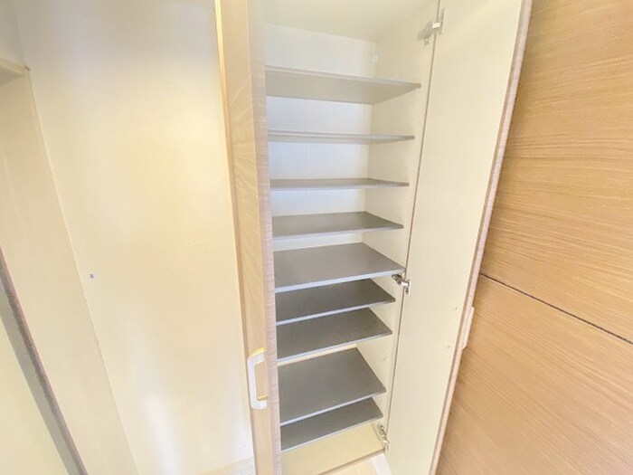物件内観写真6　(靴箱)