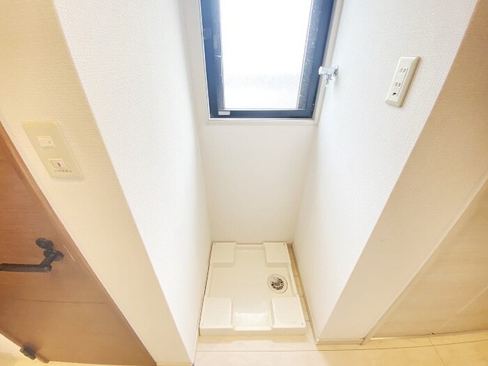 物件内観写真10　(洗濯機置場)