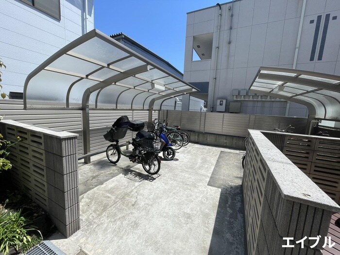 物件外観写真3　(駐輪場)