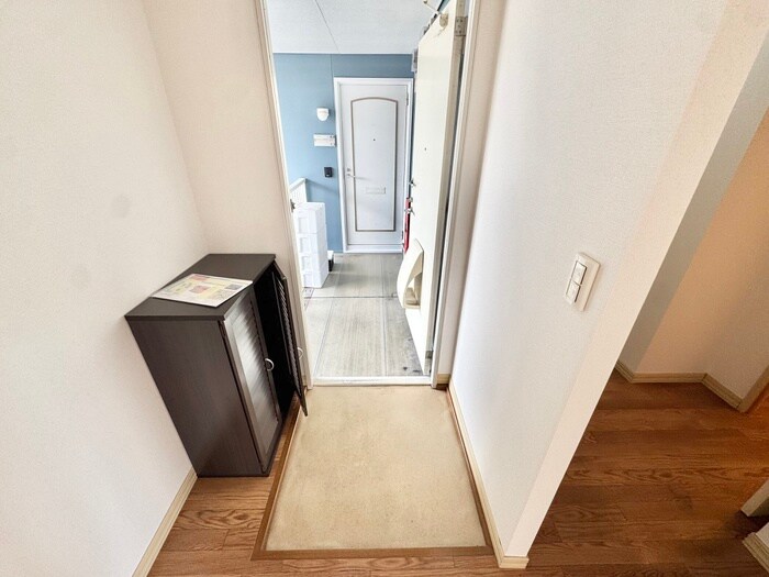 物件内観写真11　(玄関)