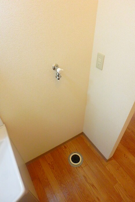 物件内観写真14　(洗濯機置場)