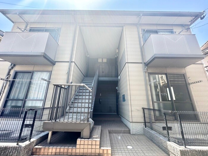 物件外観写真4　(エントランス部分)