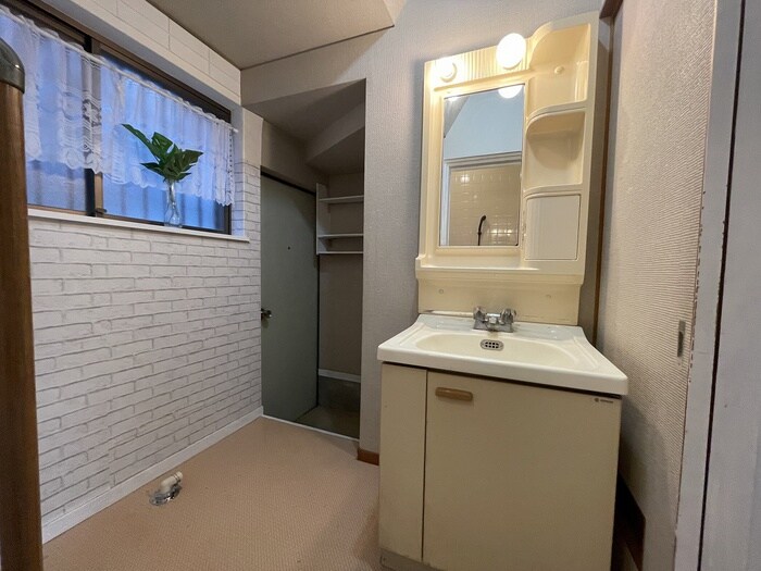 物件内観写真9　(洗面)