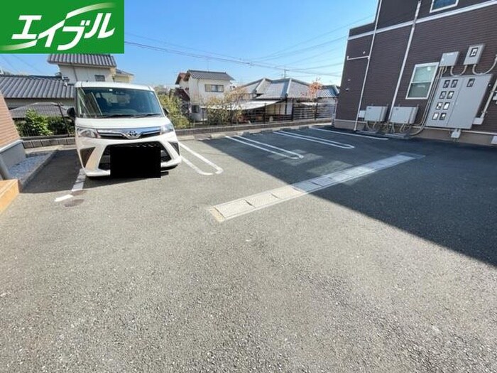 物件外観写真2　(駐車場)
