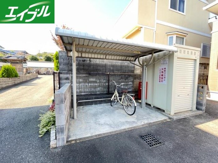 物件外観写真3　(駐輪場)