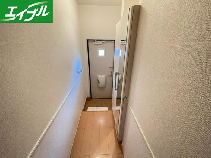 物件内観写真13　(玄関)