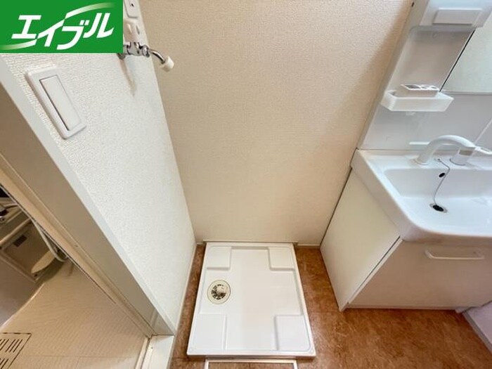 物件内観写真16　(洗濯機置場)