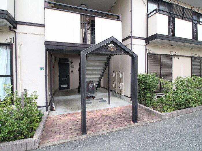 物件外観写真3　(エントランス部分)