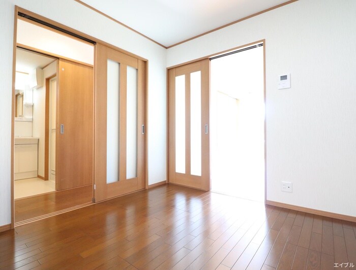 物件内観写真8　(居室)