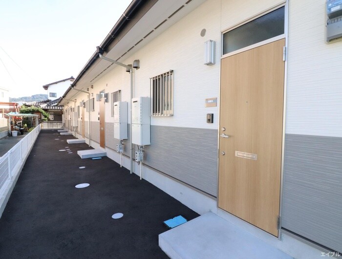 物件外観写真6　(エントランス部分)