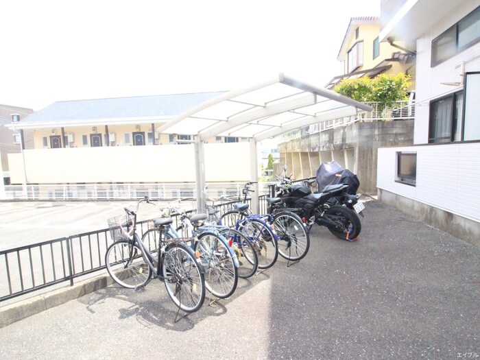 物件外観写真4　(駐輪場)