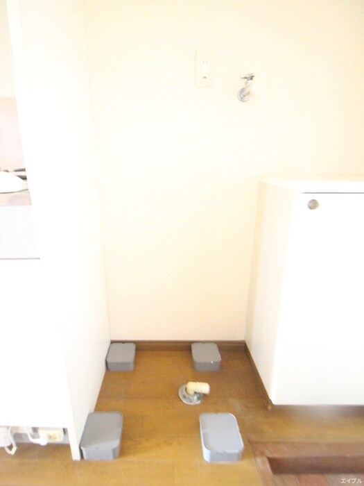 物件内観写真13　(洗濯機置場)