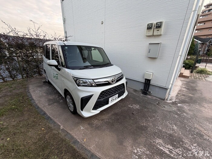 物件外観写真5　(駐車場)