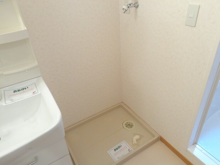 物件内観写真14　(洗濯機置場)